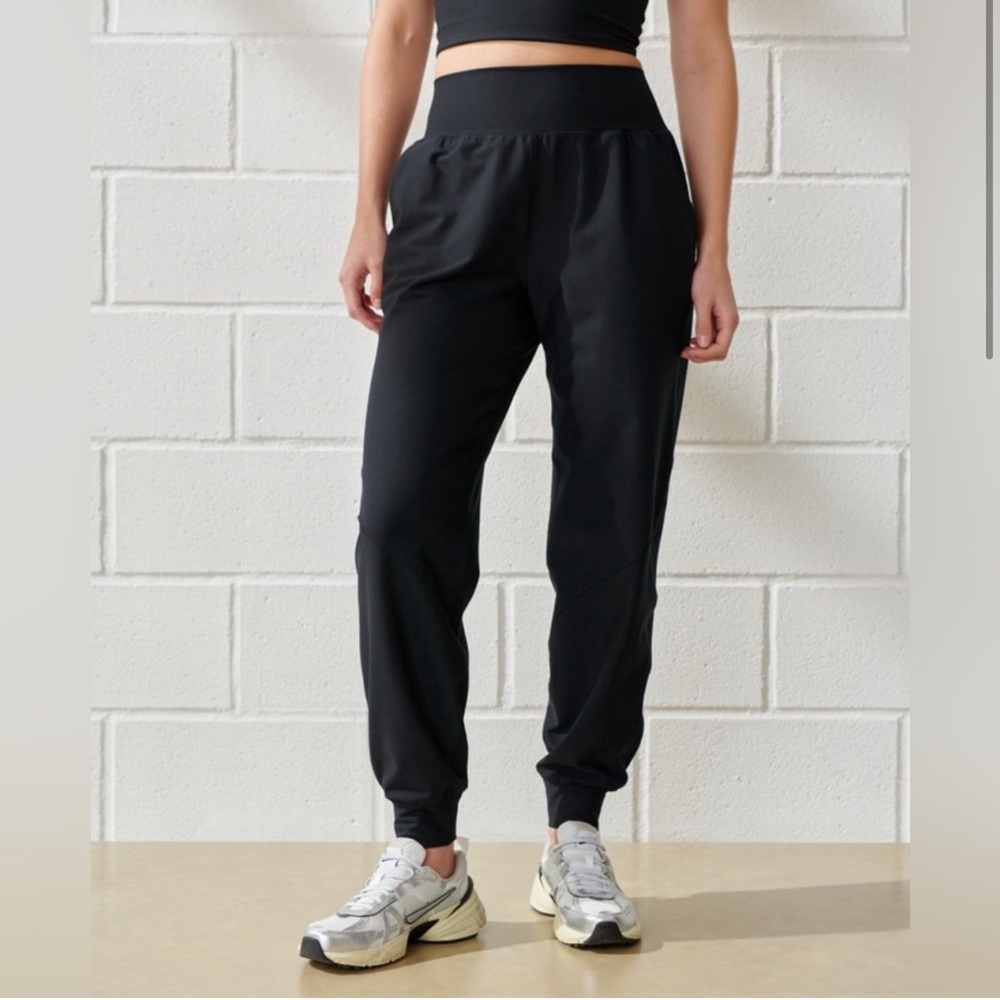YPB SculptLUX Jogger by Abercrombie Size Small Black High Rise Soft